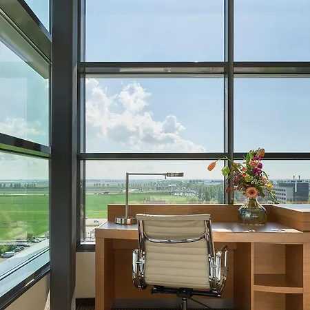 Hyatt Place Amsterdam Airport Hotel 4*