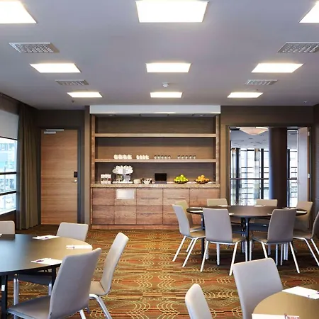 Hyatt Place Amsterdam Airport 4*