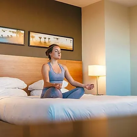 Hyatt Place Amsterdam Airport 4*