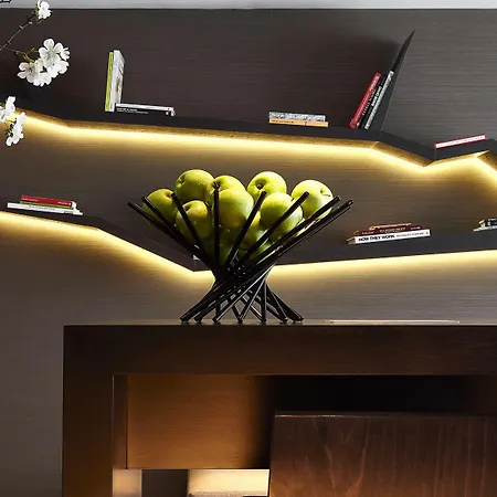 Hyatt Place Amsterdam Airport 4*