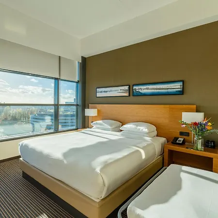 Hyatt Place Amsterdam Airport 4*